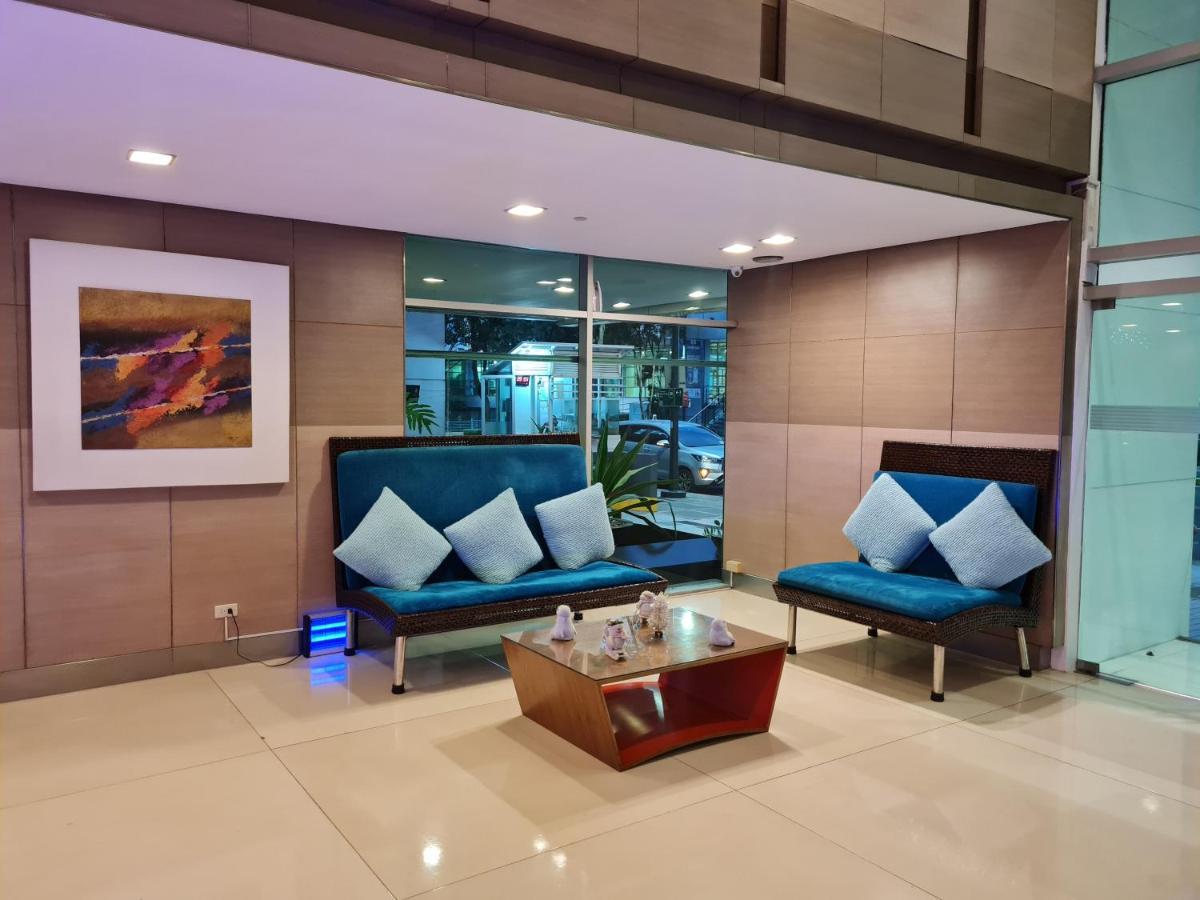 Huge Condo Unit Near Burgos Circle, St Lukes, Shangri-La - P Hamptons T1 Makati City Exterior foto