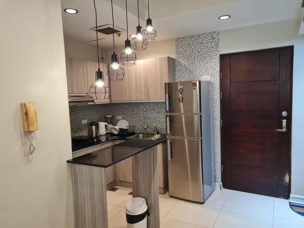 Huge Condo Unit Near Burgos Circle, St Lukes, Shangri-La - P Hamptons T1 Makati City Exterior foto