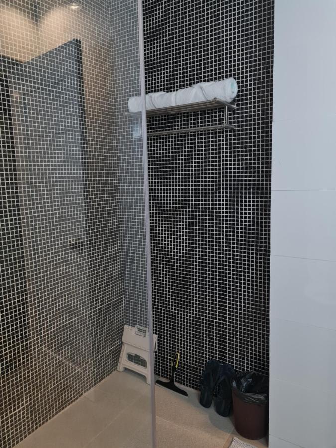 Huge Condo Unit Near Burgos Circle, St Lukes, Shangri-La - P Hamptons T1 Makati City Exterior foto